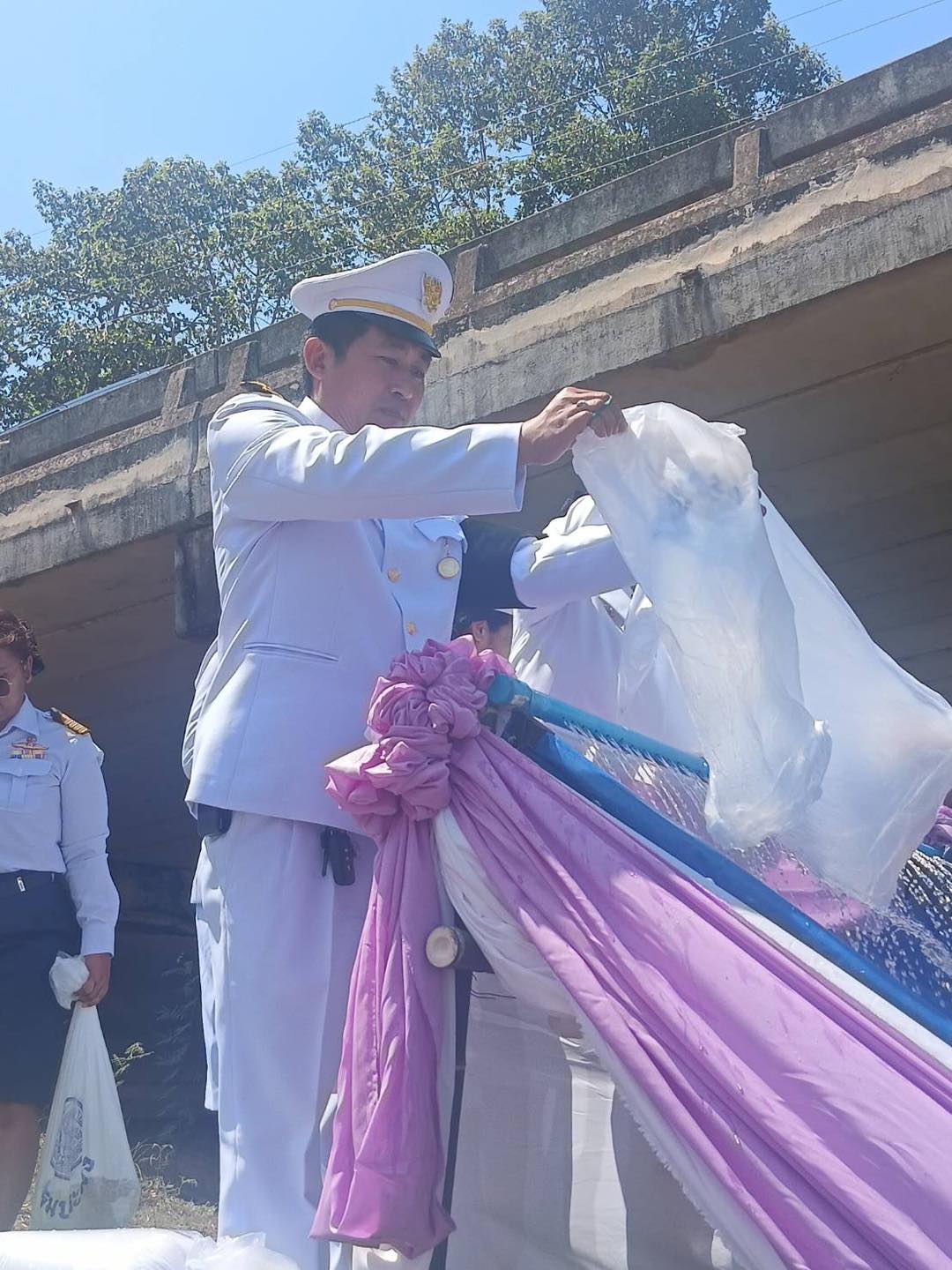 title - ส.ป.ก.ยโสธร ร่วมพิธีปล่อยพันธุ์สัตว์น้ำเพื่อเฉลิมพระเกียรติ เนื่องในโอกาสมหามงคลเฉลิมพระชนมพรรษา สมเด็จพระนางเจ้าสุทิดา พัชรสุธาพิมลลักษณ พระบรมราชินี 